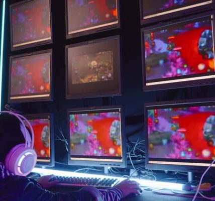 Who writes nline slots real money reviews?